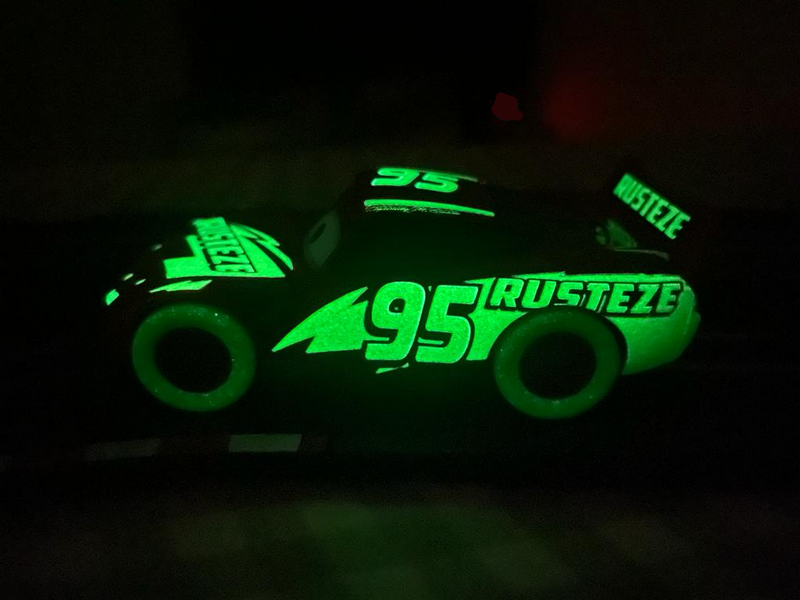 Flash McQueen – Glow Racers